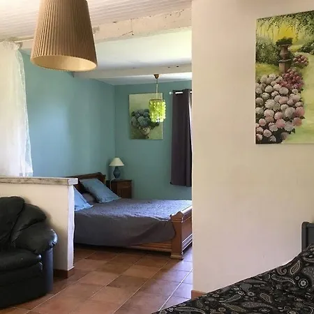 Le Ramierou לינה וארוחת בוקר מונטובן