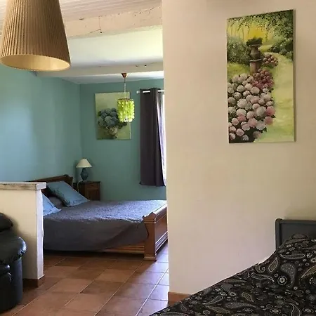 לינה וארוחת בוקר Le Ramierou